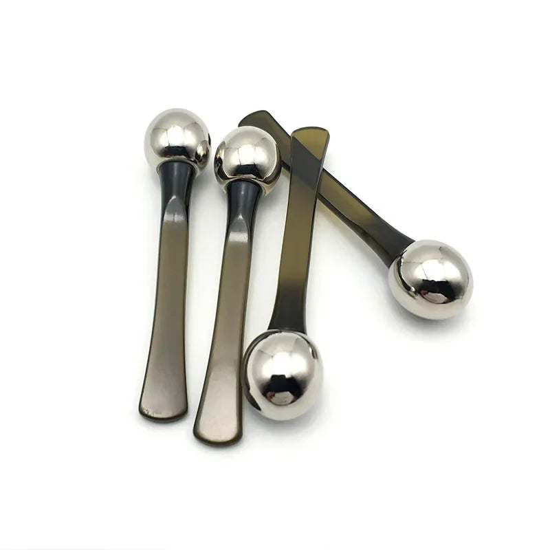 Masážní tyčinka na oči a obličej pro osvěžení